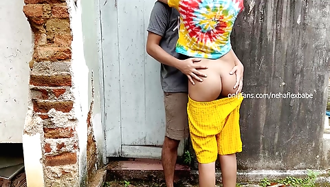 Indian hottie with a nice ass and big ass in outdoor vid