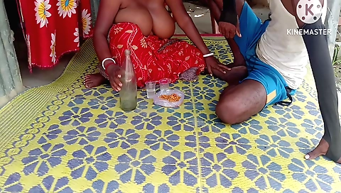 Indian girl gives her pussy and big tits to a lover