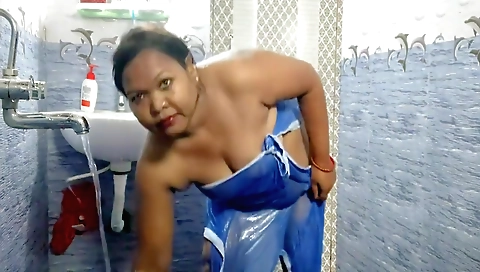 Indian babe masturbating in the shower in hot video