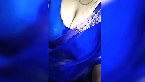 Indian hairy brunette shows sexy pussy in solo video