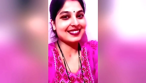 Indian girl with natural boobs enjoys fucked in train toilet