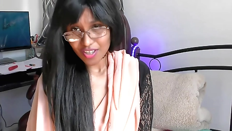 Indian girl with a big natural tits makes stepson happy