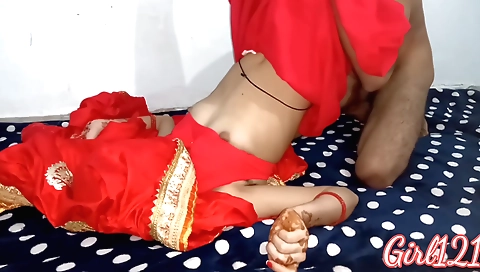 Indian chick with a nice ass fucks with her partner