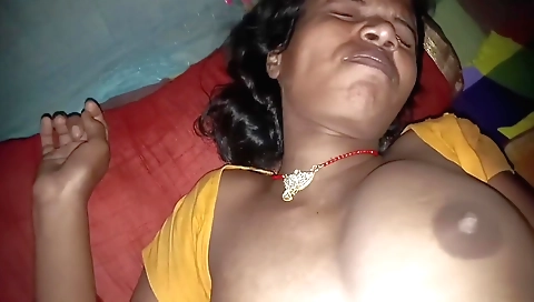 Amature hairy fetish babe gets fucked and cum on her hairy bush