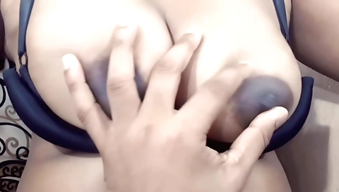 Amateur anal video showing the girl with hairy pussy