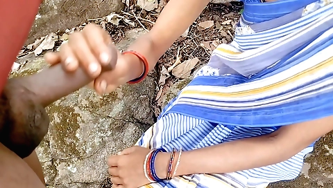 Indian girl has sex with the stranger in the woods