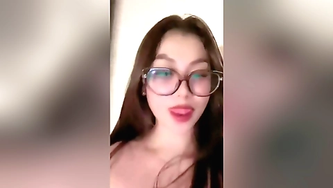 Indian milf masturbating her pussy and giving sperm