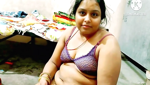 Indian girl is licked by her neighbor in a hot video