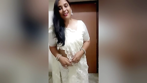 Hindi sex video of desi girl bhabhi fast night suhag raat me hi