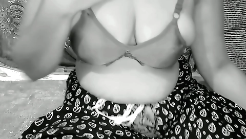 Amateur brunette babe 18+ shows her in a webcam vid