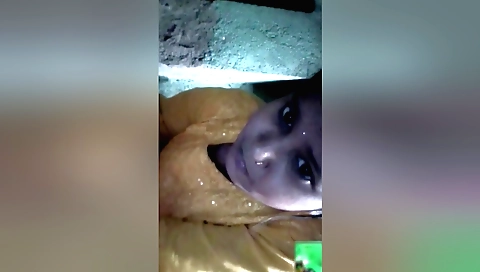 Indian girl shows off her ass and boobs in a hardcore vid