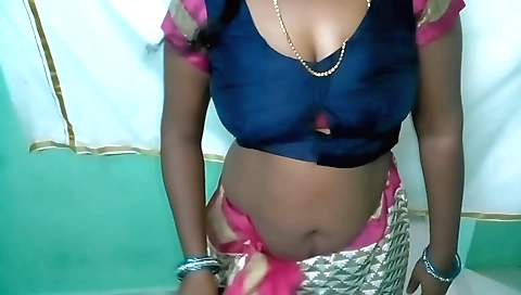 Indian beauty shows her body in amateur solo porn video