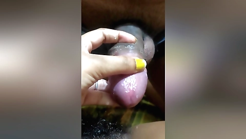 Amateur Indian girlfriend in room gets fucked in a bed