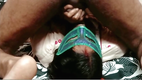 Indian teen shows off her beautiful body and then fucks