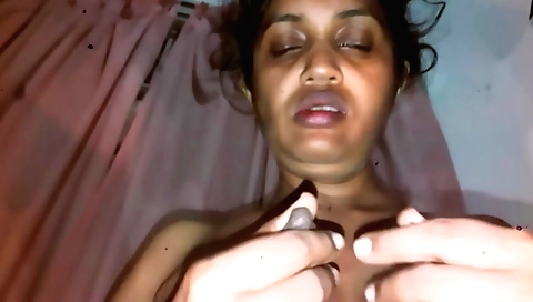Indian brunette gets fucked in homemade home video