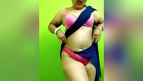 Chubby brunette showing off her body in solo video