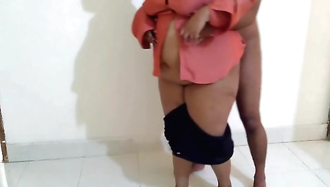 Amateur big boobs and ass girl in a big booty video
