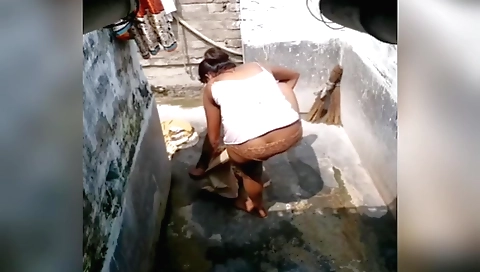 Indian girl in an outfit seduces a stranger with her body