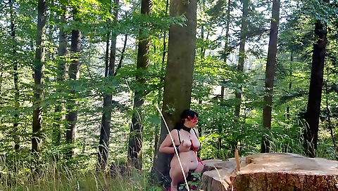 Step mom is covering her boyfriend in piss and fucked