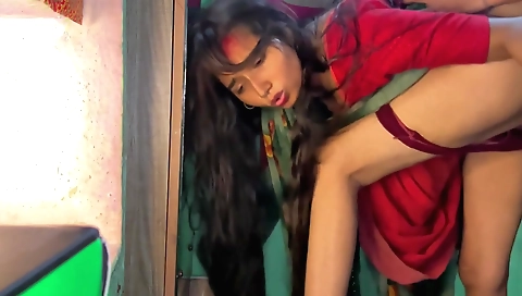 Indian bhabhi gets a handjob and fucked by her man in the bedroom