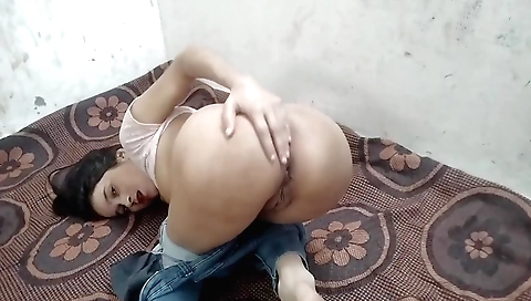 Hindu girl enjoys sex with her man in india style sex scene