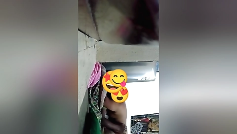 Indian beauty shows off her pussy in this webcam vid