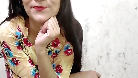Indian babe in her homemade shower and towel scene