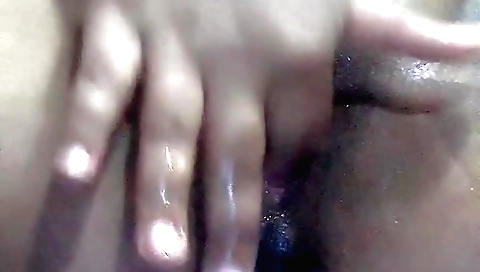 Amateur asian teen masturbating a sexy little pussy