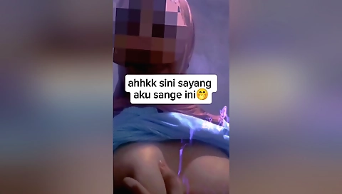 Auntie gets a creampie after she is alone in her house