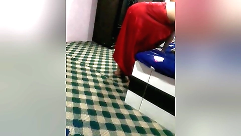 Indian girl masturbates in front of the webcam video