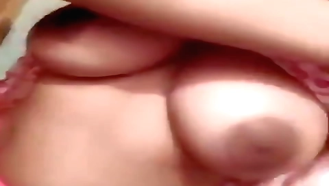 Indian girl enjoys herself in a solo amateur porn clip