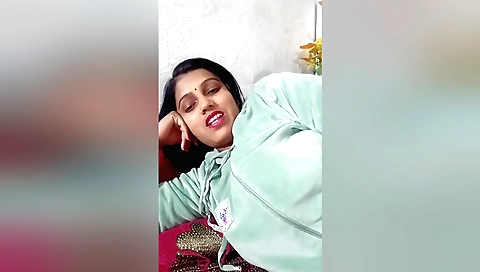 Amateur solo girl gets her pussy nailed by her boyfriend