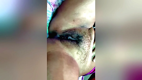 Indian babe shows us how her pussy is hairy and wet