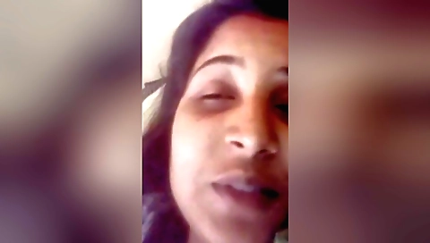 Indian chick is getting her pussy fucked in solo clip