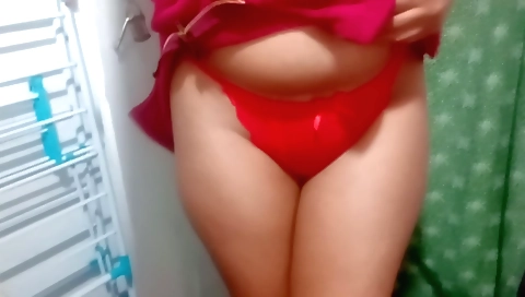 My black haired girlfriend is fucking herself on the bed