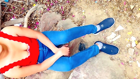 Outdoor blonde girl gets penetrated by her boyfriend