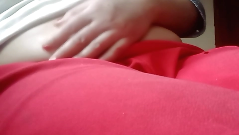 Amateur solo sex video in which a girl masturbates