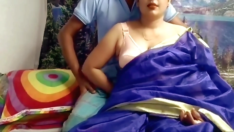 Indian brunette fucks her husband for the first time