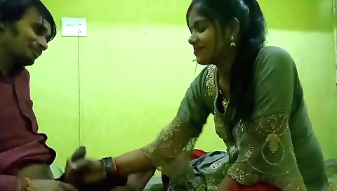 Indian milf gets banged on her bed in amateur hd video