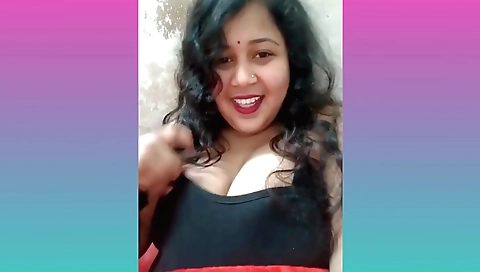 Busty Indian milf gives a nice blowjob in amateur video