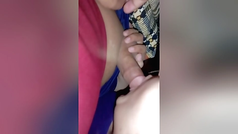 Amateur brunette wife ny di blows her husband's cock