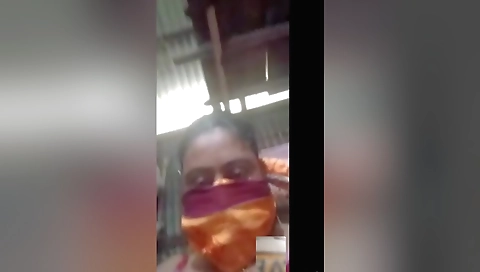 Indian amateur video showing a fuck by a video phone