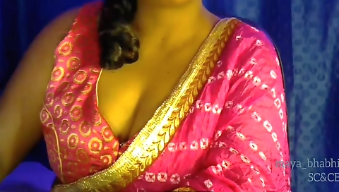 Indian teen with nice body does solo sex with her lover